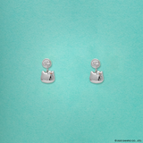 Aretes de Plata Baño de Oro Blanco 18K | Hello Kitty Diamonds