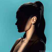 Idol Beauty Aretes de Plata Baño de Oro Blanco 18K | Hello Kitty Diamonds